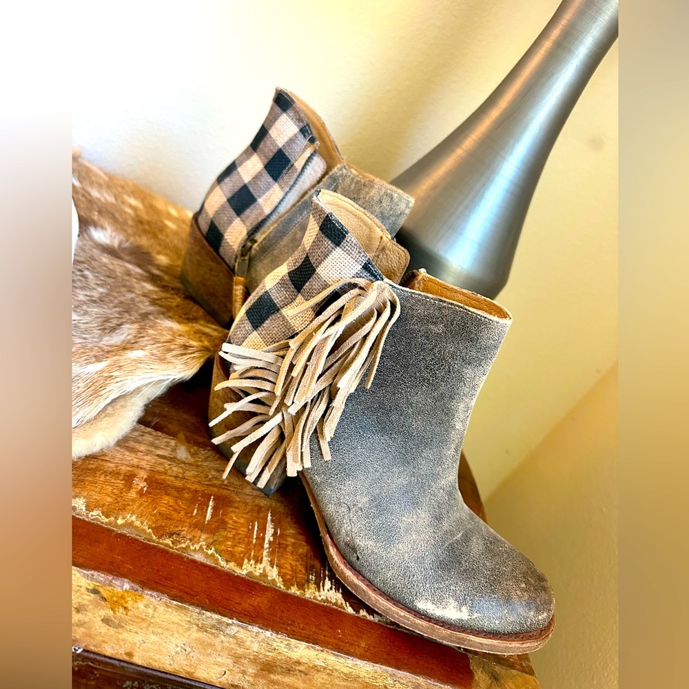NEVER WORN MACIE BEAN BOOTIES